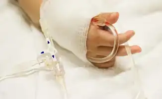 Медики Павлодара продолжают спасать детей, выброшенных матерью с пятого этажа