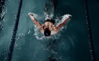 Регулярные занятия в бассейне: ваш путь к физической форме и улучшению самочувствия