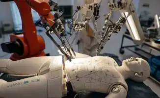 Илон Маск: Роботы заменят хирургов — революция в медицине уже близка