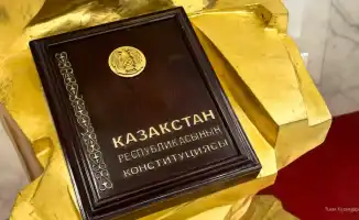 Казахстанцы отпразднуют День Конституции: международные традиции и отдых 2025 года