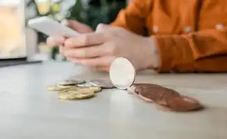 Казахстанец показал, как резко подорожала сотовая связь