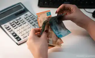 В Казахстане возбуждают дела из-за завышенной социальной выплаты