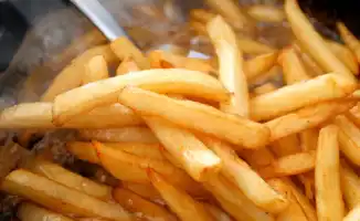 Жареная пища, такая как картофель фри, может провоцировать болезни Альцгеймера и Паркинсона