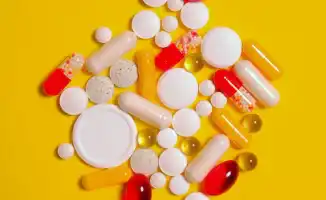 Опасные витаминные добавки: тошнота, боли в костях и риск внутреннего кровотечения