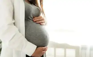 Мифы о беременности: не стригись, не сиди на пороге