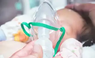 Состояние новорожденного с ожогами остается тяжелым в Астане