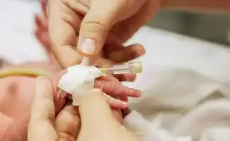 Младенец в роддоме: ожоги, санавиация и путь в Астану