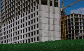 SOS на фасаде, спор о Джей Ло и бесплатные контрацептивы