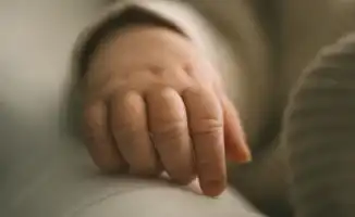 Усть-Каменогорск: женщина оставила новорожденного в мусоре