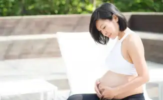 Рождение детей в молодом возрасте снижает риск рака груди на 300%: что об этом говорят врачи?