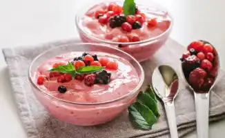Летние ягодные десерты: 5 освежающих рецептов со всего мира