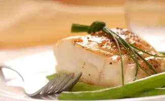 Пожилые люди могут улучшить здоровье, включив в рацион рекомендованную врачом рыбу, утверждает эксперт.