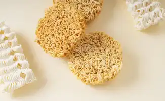 Трагедия в Египте: подросток скончался после употребления трех пачек сырой лапши быстрого приготовления