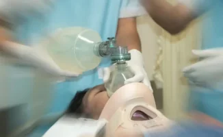 Алматы: 18-летняя девушка в больнице после падения с 9 этажа