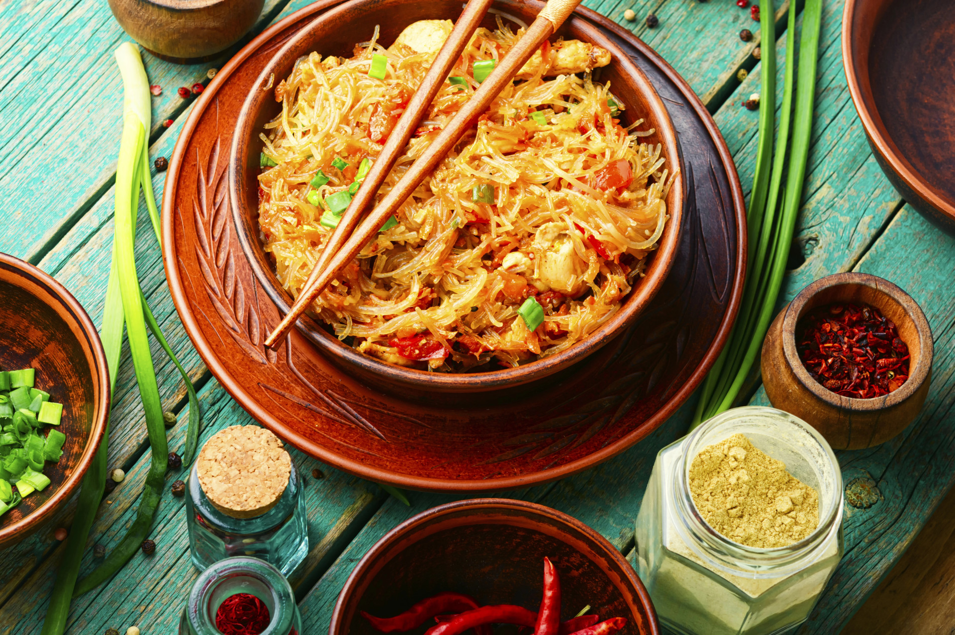 Фунчоза с курицей и овощами