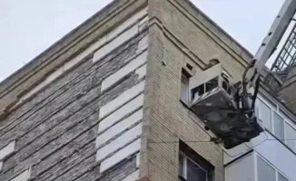 Обрушение облицовки в Астане: пострадавший фельдшер в критическом состоянии, родственники требуют расследования