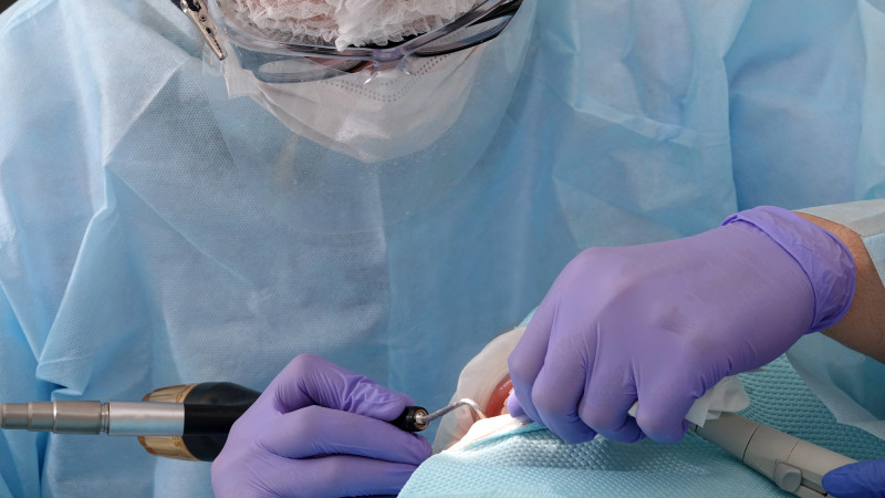 Суд в Астане завершил допрос стоматолога по делу о смерти девочки