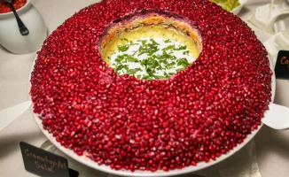 Новый год в Алматы: три рецепта для яркого гранатового браслета