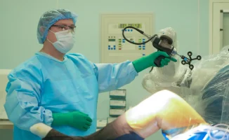 Роботизация хирургии: как технологии меняют операционные и ставят под угрозу профессию хирурга