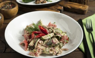 Грузинские салаты к Новому году: как яркие вкусы обогащают праздничный стол и создают атмосферу уюта