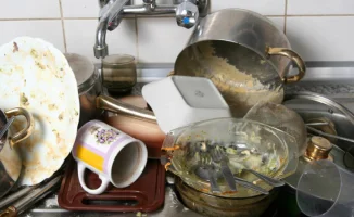 Опасная привычка: грязная посуда в раковине угрожает здоровью