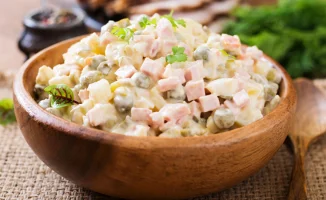 Казахстанцы готовятся к Новому году: оливье подорожало, супермаркеты переполнены покупателями