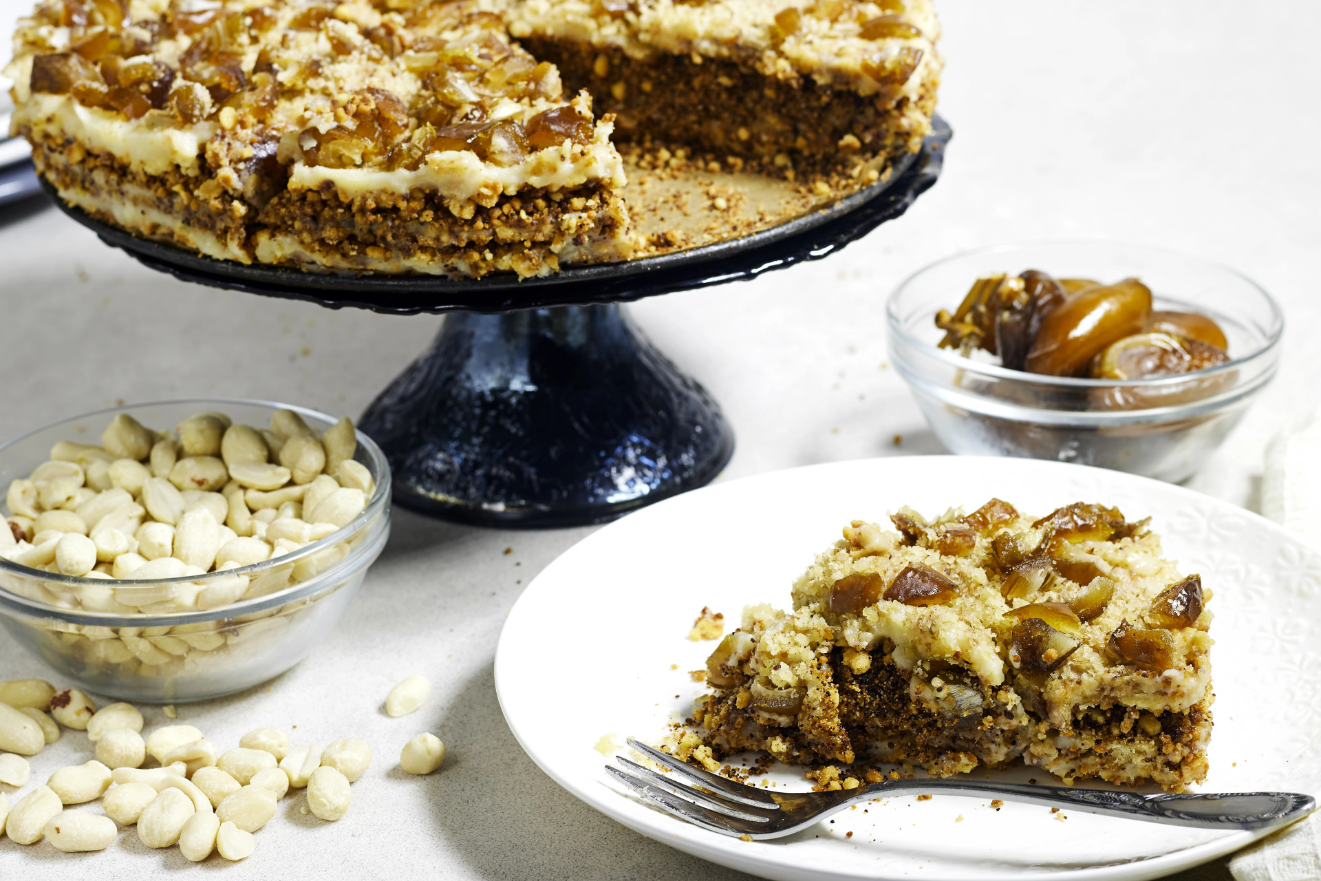 Рецепт пирога с финиками и сгущенкой