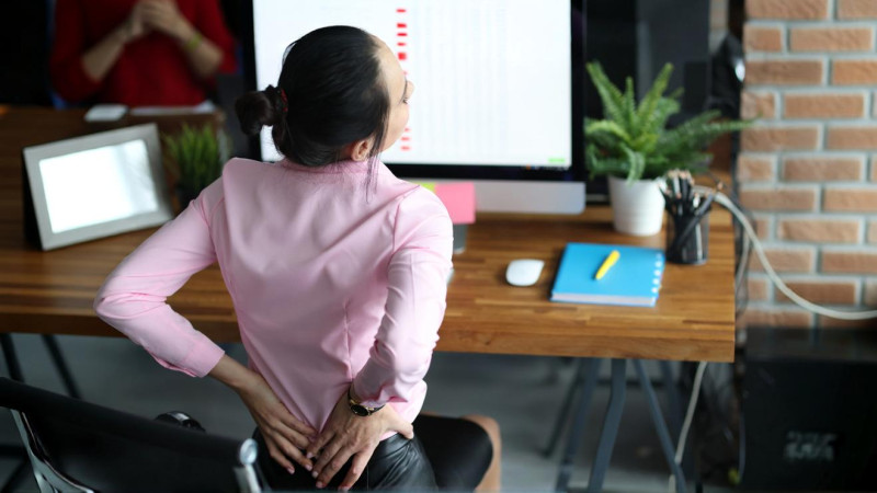 Причины болей в спине: грыжи, профилактика и защита позвоночника