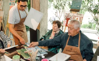 Сообщество для пожилых: как Senior Club помогает людям старше 65 лет находить поддержку