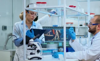 Выход США из ВОЗ: как теории заговора о лекарствах от рака влияют на общественное мнение и здравоохранение