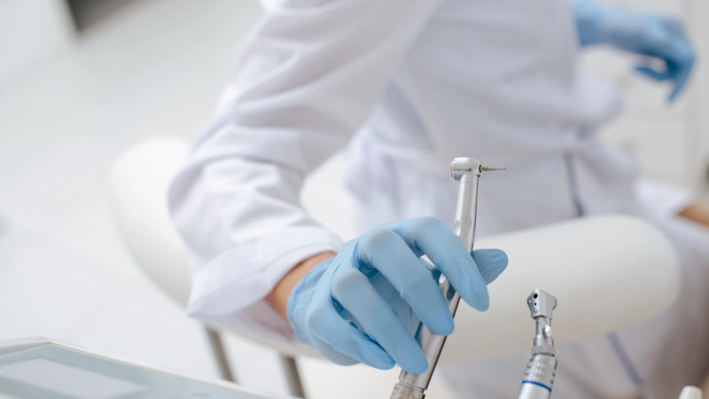 Зубная боль привела к диагнозу: рак крови у британца угрожает его жизни и здоровью.