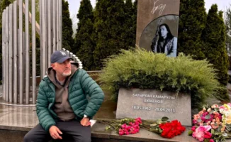 Леонид Агутин на могиле Батырхана Шукенова: как же не хватает