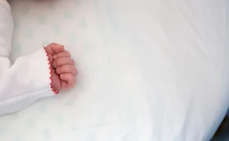 Врачи в Актобе провели уникальную операцию новорождённой девочке